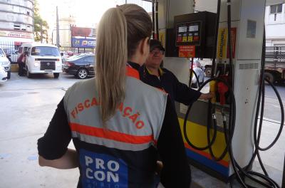 Procon autua12 estabelecimentos comerciais e notifica outros 25
