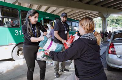 entrega de cestas básicas