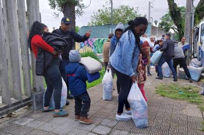 Prefeitura entrega cestas básicas para abrigos familiares nesta segunda