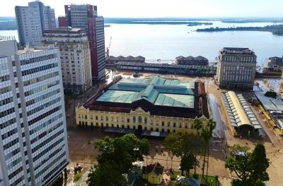 limpeza do mercado público pós-enchente