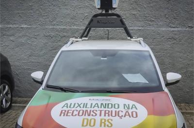 veÃculo da empresa Mapzer monitorando os danos da enchente em Porto Alegre