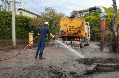 Dmae inicia uso de caminhões de sucção de alta potência