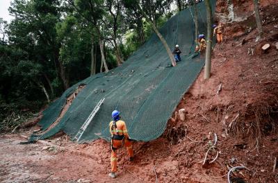 Obras de contenção do talude no Morro Ricaldone