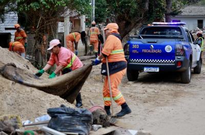 Força-tarefa da prefeitura faz limpeza em 25 locais nesta quarta