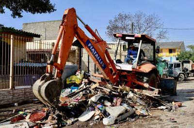 Limpeza pós-enchente chega a 30 locais neste sábado