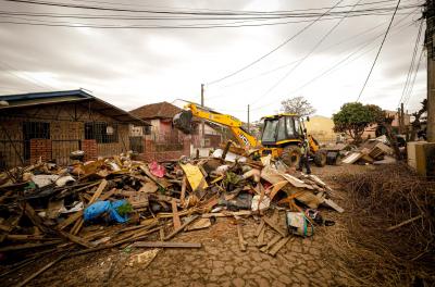 Limpeza pós-enchente chega a 14 locais neste domingo