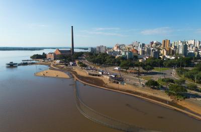 Orla do Guaíba de Porto Alegre após as enchentes que assolaram a cidade