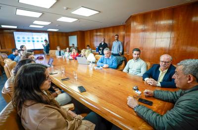 Reunião no gabinete do prefeito, com equipes da Secretaria de Planejamento e Assuntos Estratégicos e do Banco Interamericano de Desenvolvimento (BID)