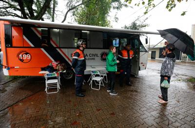 Defesa Civil emite alerta preventivo para temporal no domingo