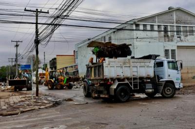 Força-tarefa de limpeza pós-enchente chega a 16 locais nesta segunda