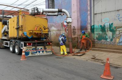 Zonas Norte, Sul e área central têm ações de limpeza nas ruas e rede de drenagem