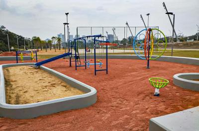 Playgrounds e academias ao ar livre da Orla do GuaÃba estão liberados para uso