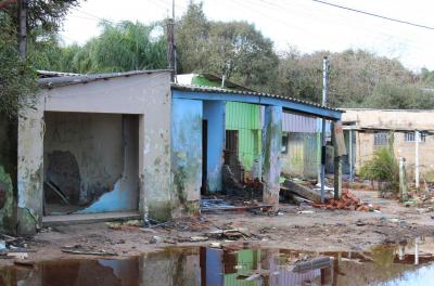 casa atingida pela enchente de maio em Porto Alegre
