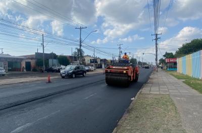 ConcluÃda a pavimentação em trecho da avenida A.J. Renner