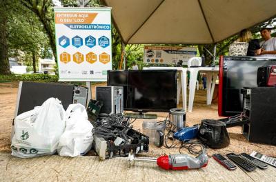 Drive-thru de coleta de resíduos eletrônicos ocorre neste sábado no Parcão