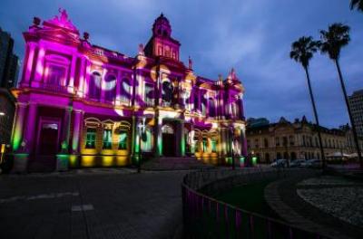 Paço Municipal iluminado