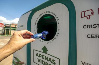 Porto Alegre conta com 30 contêineres coletores de resÃduos vidro