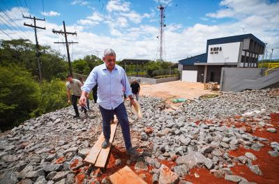 Prefeito viaja aos Países Baixos para conhecer soluções de proteção contra cheias