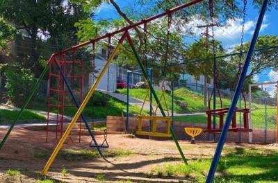 Prefeitura entrega praça revitalizada no Jardim Carvalho