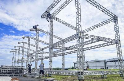 Começa a montagem das estruturas do Carnaval no Porto Seco