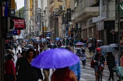 Defesa Civil de Porto Alegre emite alerta preventivo para risco de temporais nesta sexta-feira