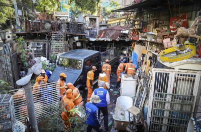 Prefeitura retira três toneladas de resíduos em imóvel no bairro Rio Branco