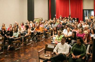 Adote um Escritor 2025 é lançado para escolas municipais de Porto Alegre