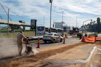 Obra que reforçará abastecimento de água na Zona Sul avança na avenida Pinheiro Borda