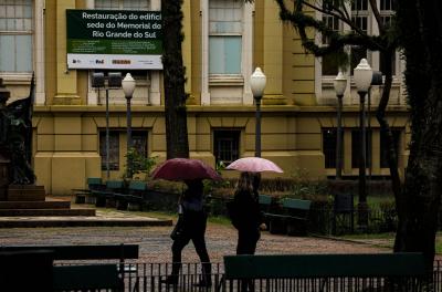 Defesa Civil emite alerta para chuva intensa e queda de temperatura