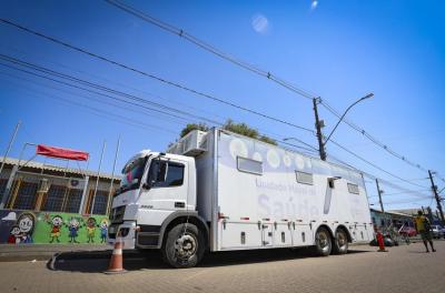 Unidade móvel de saúde atende moradores do Loteamento Santa Terezinha nesta terça-feira