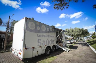 Unidade móvel leva vacinação e atendimento a cinco comunidades nesta semana