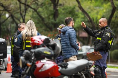 EPTC flagra motocicleta com mais de R$ 89 mil em débitos
