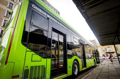 Novo ônibus elétrico entra em operação em Porto Alegre nesta quinta