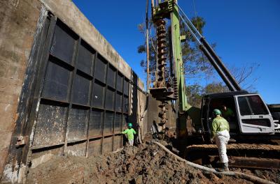 Prefeitura retoma obras nas comportas do sistema contra cheias