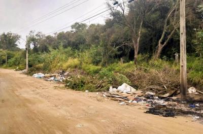 DMLU faz limpeza no bairro Ponta Grossa neste domingo