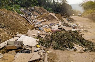DMLU faz limpeza no bairro Lomba do Pinheiro neste domingo