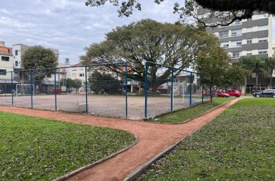 Praça do bairro Menino Deus é entregue revitalizada
