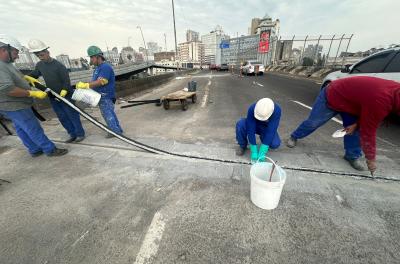 Obras na rampa de acesso ao corredor humanitário trocam de pista nesta quarta-feira