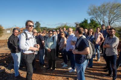 Visita técnica ao sistema de proteção contra cheias encerra Semana de Barragens em Porto Alegre