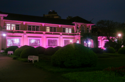 Capital se ilumina de rosa na luta contra o câncer de mama