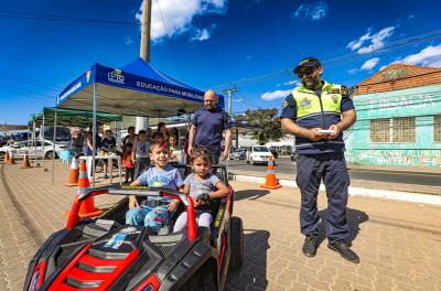 Loteamento Santa Terezinha tem ação de Dia das Crianças