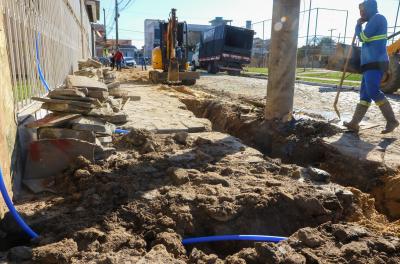 Novas redes de abastecimento de água passam por lavagem no bairro Sarandi