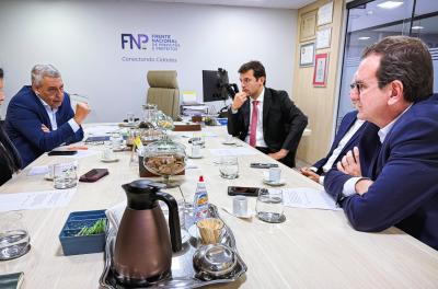 Melo viaja ao Rio de Janeiro para participar de evento com a cúpula mundial de prefeitos