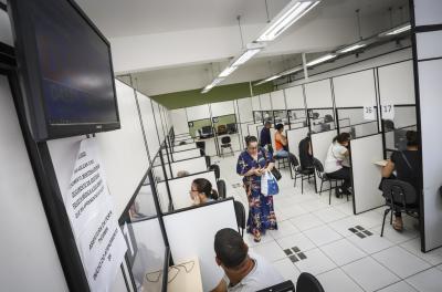 Farmácia de Medicamentos Especiais suspende atendimentos após furto de fios