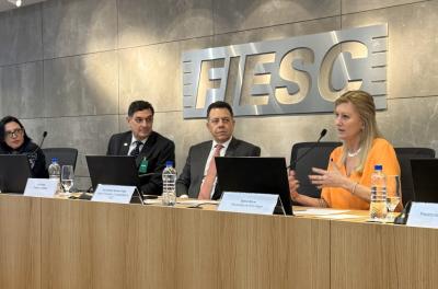 Vice-prefeita compartilha experiências de segurança pública em Florianópolis