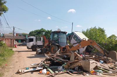 Mutirão de limpeza recolhe 30 toneladas de resíduos no bairro Sarandi