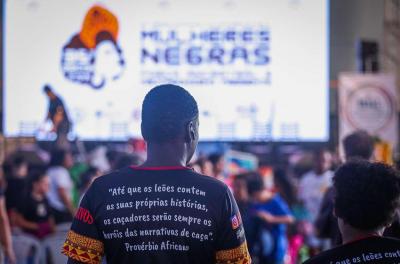 Evento reforça protagonismo feminino negro e celebra ancestralidade no Largo Zumbi dos Palmares. Foto: Alex Rocha - PMPA 