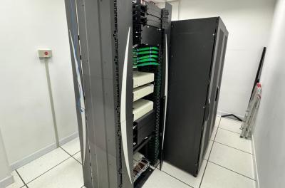 Sala telecom da Procempa com os equipamentos