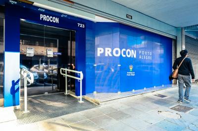 Procon Porto Alegre orienta consumidores para melhor utilização do 13º salário