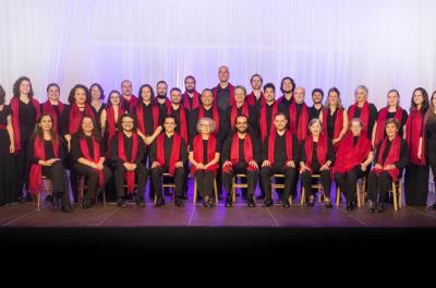 O Coral da UFRGS é formado por um grupo seleto de cantores, incluindo alunos, professores e funcionários da Universidade e pessoas da comunidade